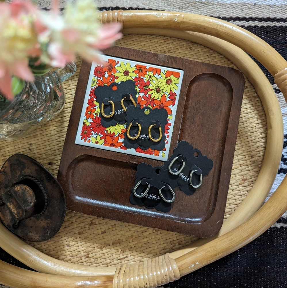 4/$25 OVAL ROUNDED EARRINGS